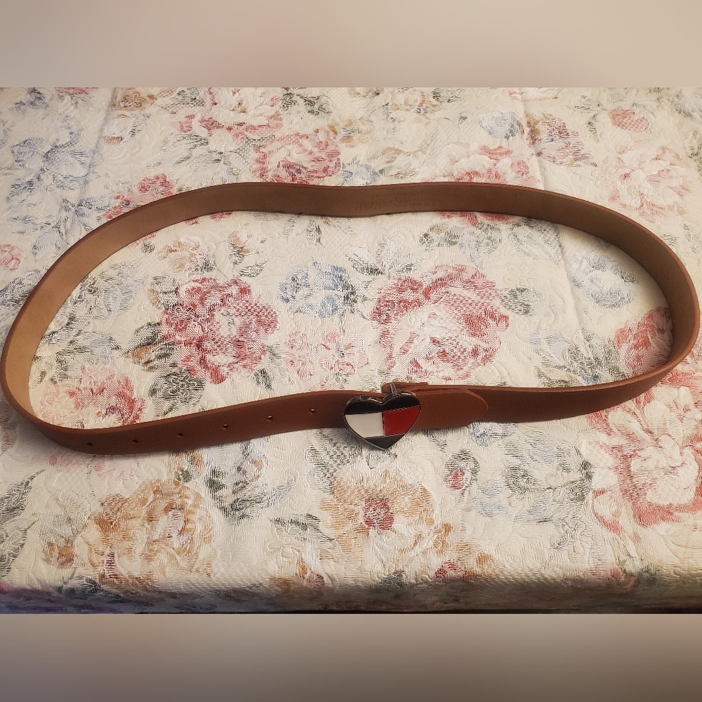 Gently worn Women Skinny Heart Logo Tommy Hilfiger Brown Belt Large